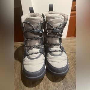 Sorel kids boot brand new snow boots waterproof